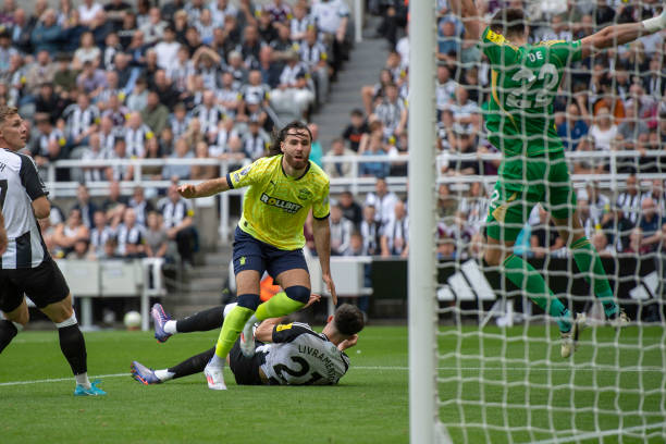 和媒体的支 和媒体的支